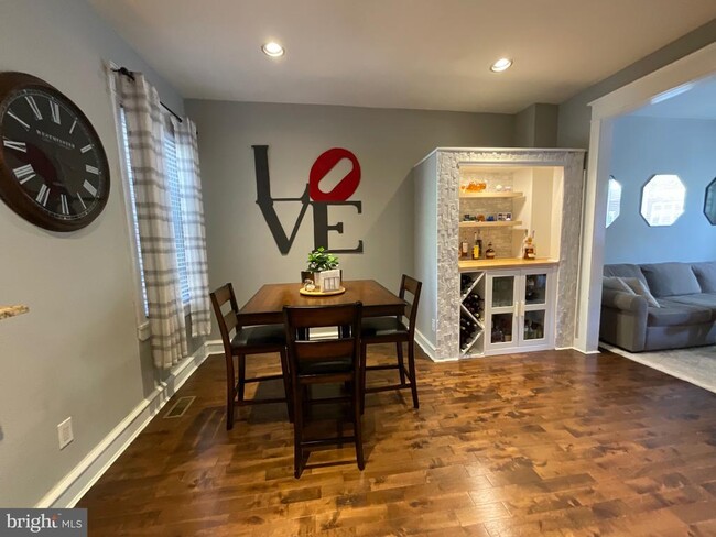 Photo - 2938 E Thompson St