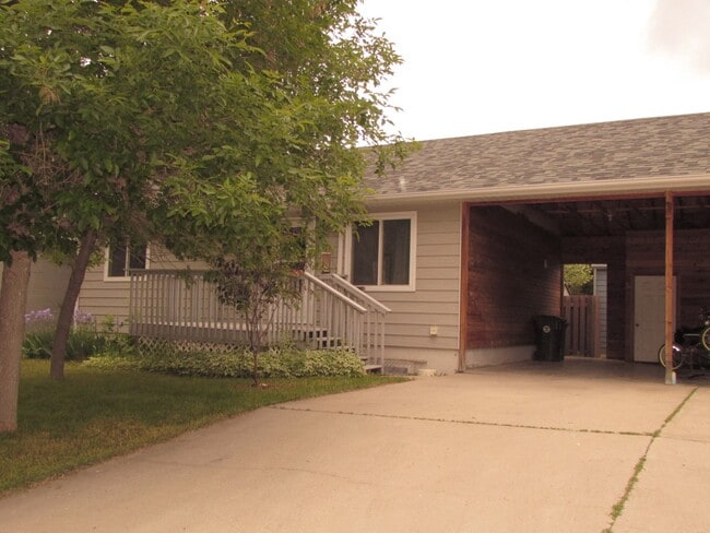 Photo - 3 BEDROOM | 2 BATH | DUPLEX | WEST