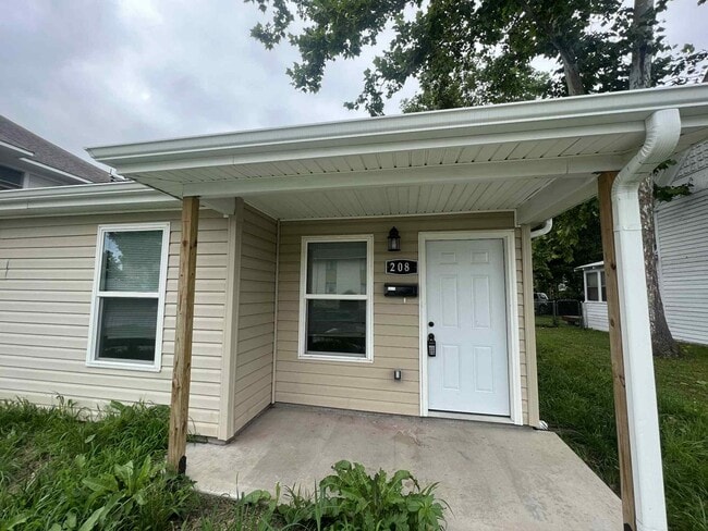 206-208 N Wall Duplex - 206-208 N Wall Duplex Apartment Unit 208 N Wall
