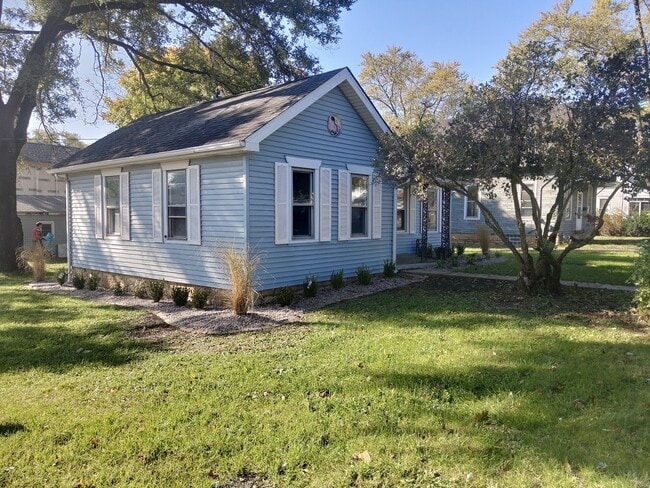 Photo - 545 E Division St