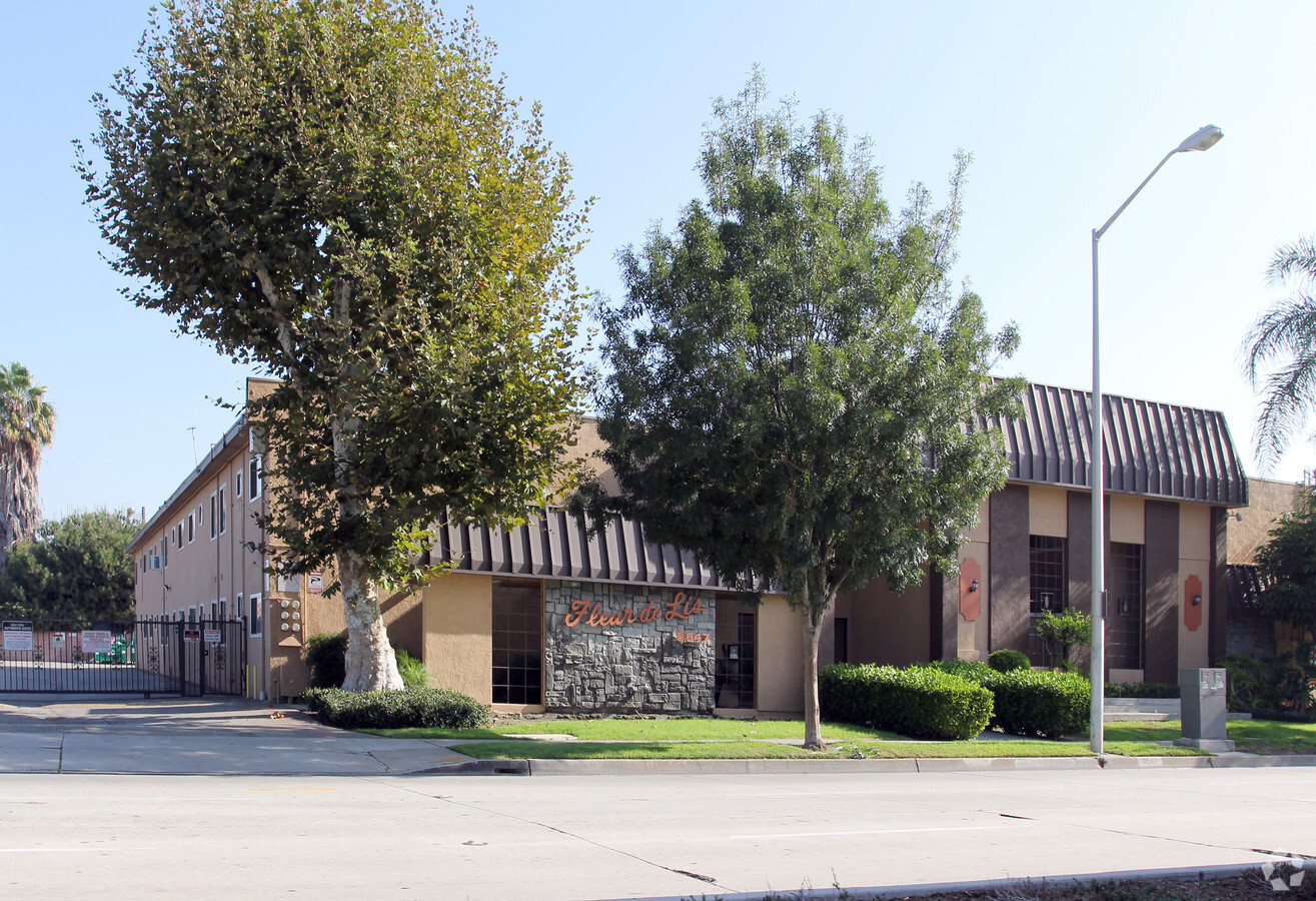 Fleur De Lis Apartments - Fleur De Lis Apartments