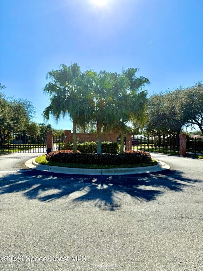 Photo - 2542 Woodfield Cir