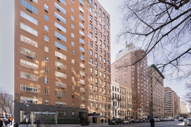 Photo - 132-134 E 72nd St