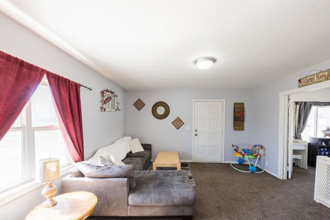 Photo - Cozy 4 Bedroom Home on large plot of land in Parker