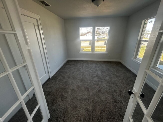 Photo - 1742 Victoria St