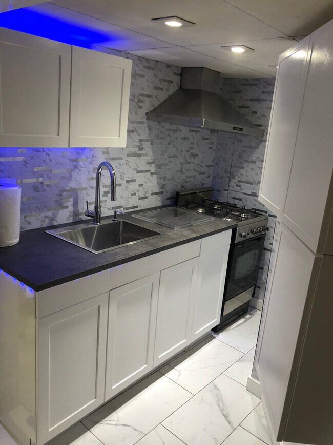 Photo - 196 Danforth Ave Unit Lower