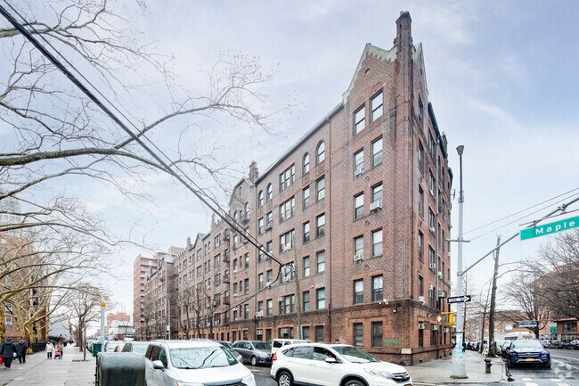 4220 Kissena Blvd - Yorkshire Gardens Condominiums