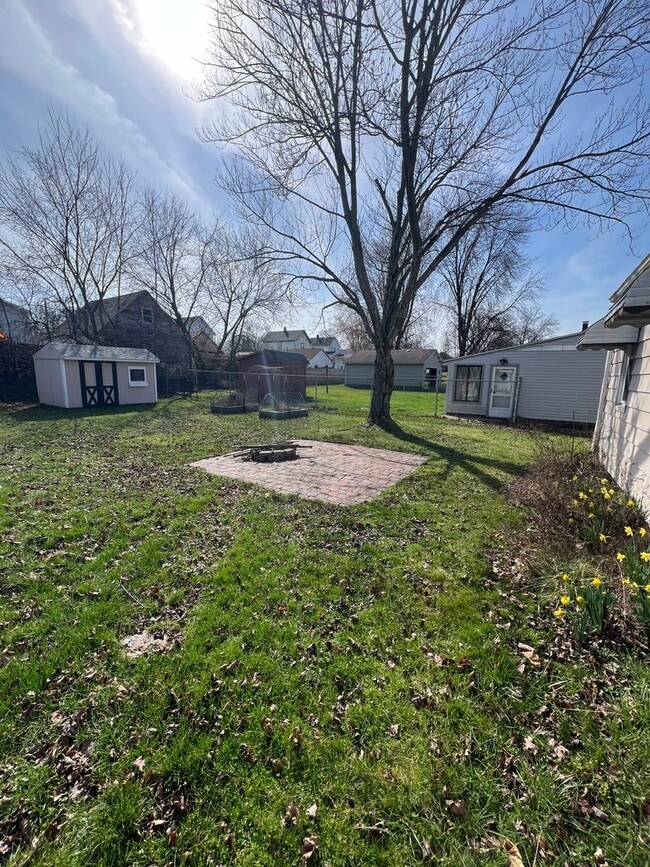 Photo - Struthers , 3 bedroom home with full basement and garage.