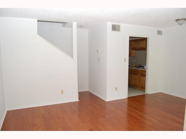 Photo - Gables 11 - 2 Bed - 1 1/2 Bath - 2 Car Per... Casa