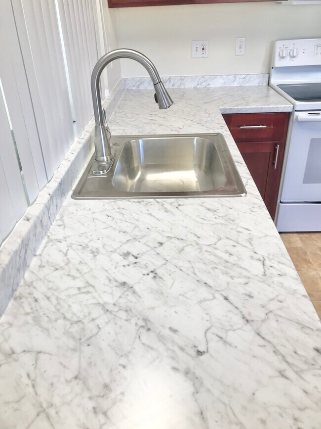 Photo - 7452 Bobbie way