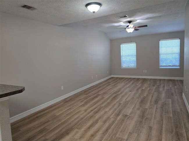 1043 Mann Rd