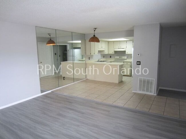 Great location! 2nd floor condo in Winter Garden