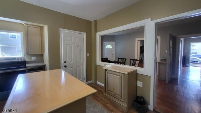 Photo - 157 E Blackwell St