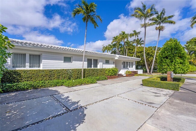 Photo - 290 Shore Dr E