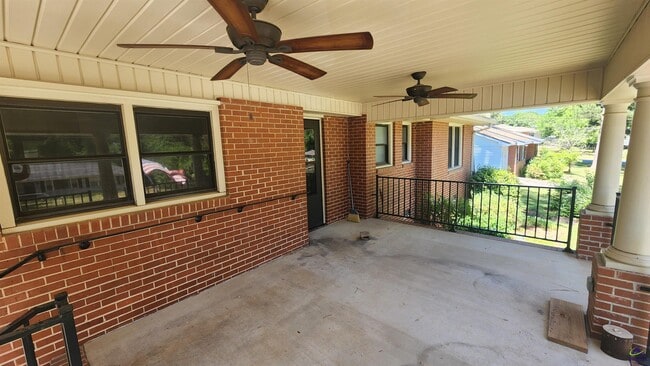 Photo - 203 Springdale Dr