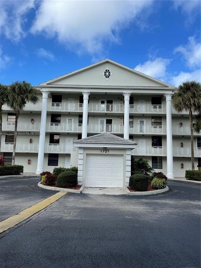 Photo - 1721 Whitehall Dr Condo Unit 305
