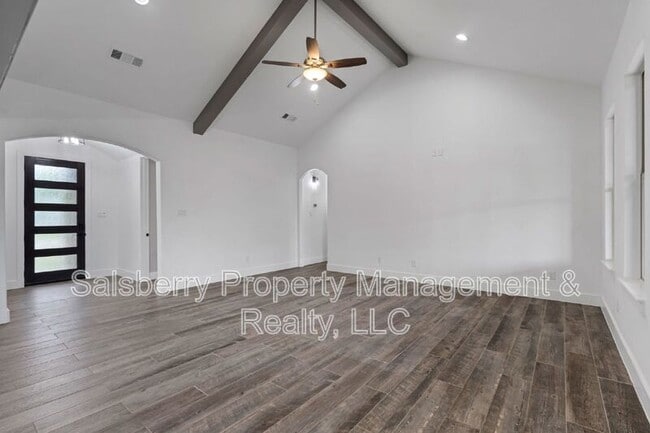 Photo - 121 Cedar Ln