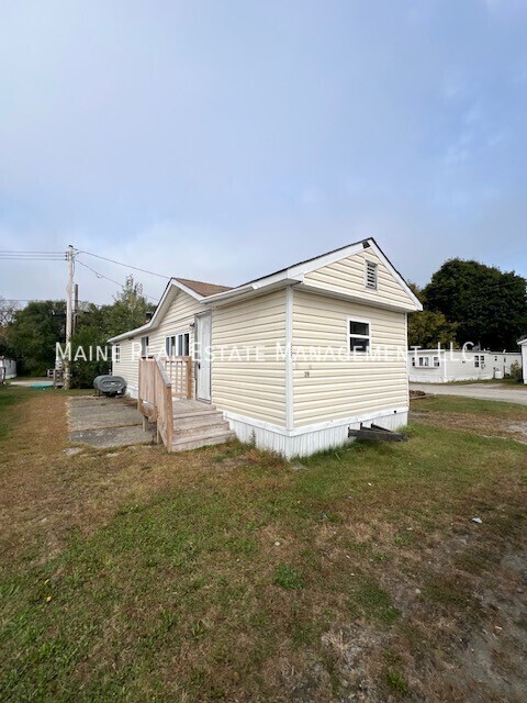 Photo - 681 Main Rd N House