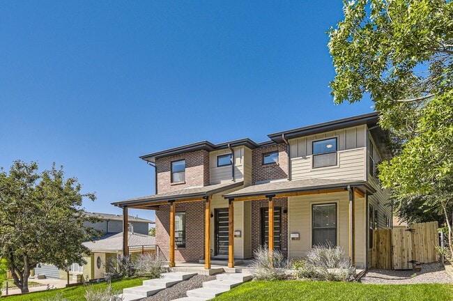 Building Photo - Modern 5 Bedroom Home for Rent!