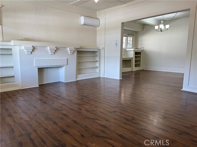 Photo - 860 W 56th
