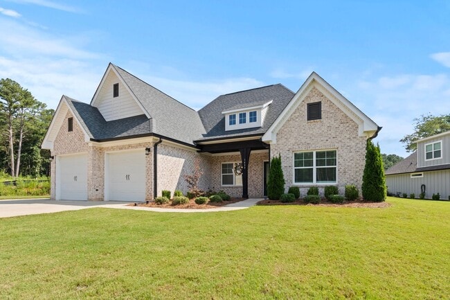 Building Photo - 4 Bed 3.5 Bath Home on the Golf Course