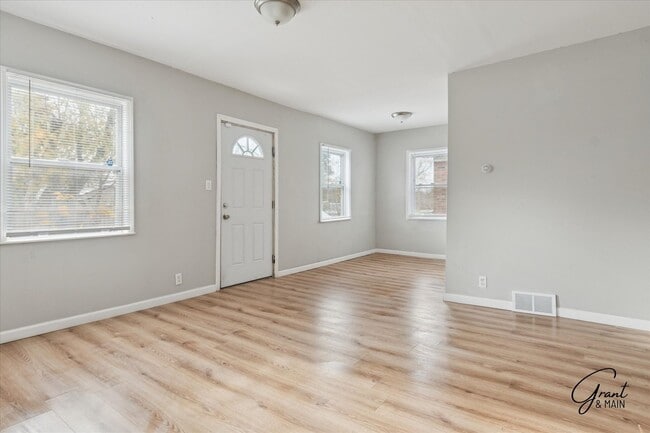 Photo - $1300 3 bedroom bungalow