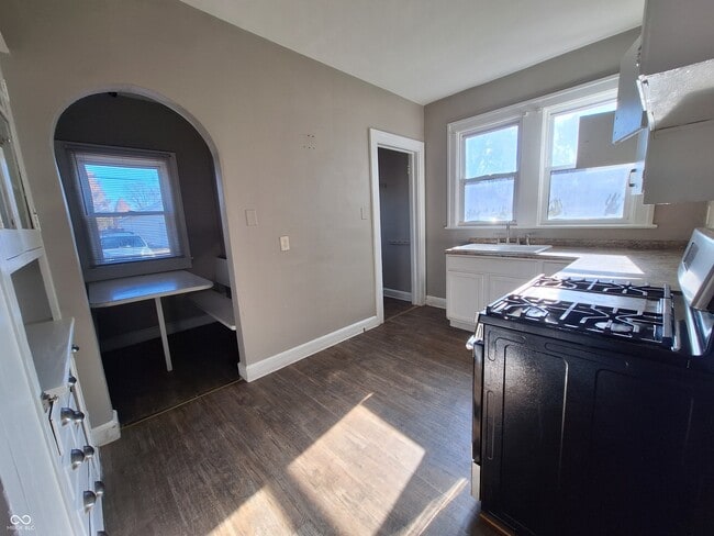 Photo - 4841 N College Ave