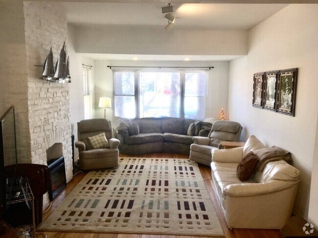 Building Photo - 1545 Barry W Ave Unit 1 Rental