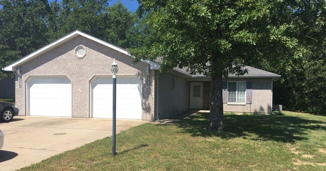 Building Photo - 6549-MF2-E2 Unit B