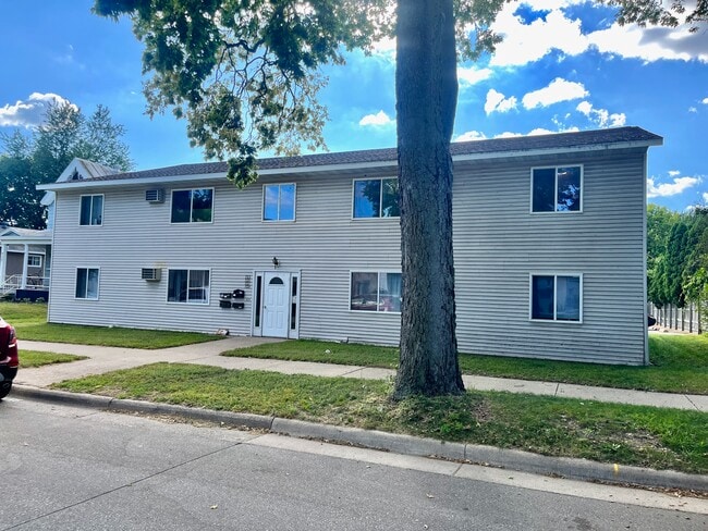 Building Photo - 723 10th St N Rental