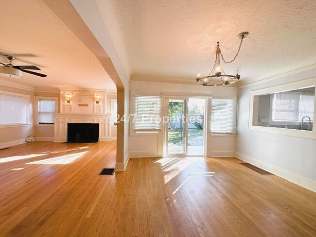 Photo - 314 NE Lombard St