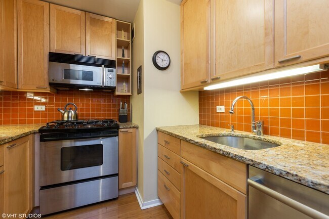 Photo - 247 E Chestnut St Unit 404