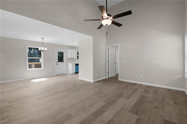 Photo - 135 Holly Creek Dr