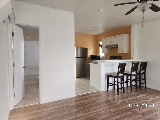 Photo - 703 N Avenue B