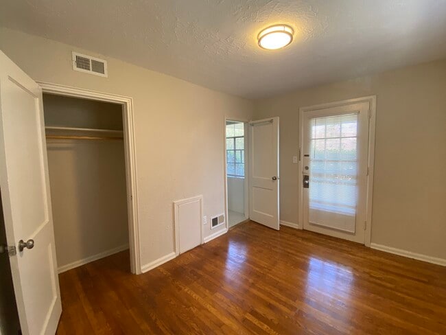 Photo - Lee Terrace Apartments