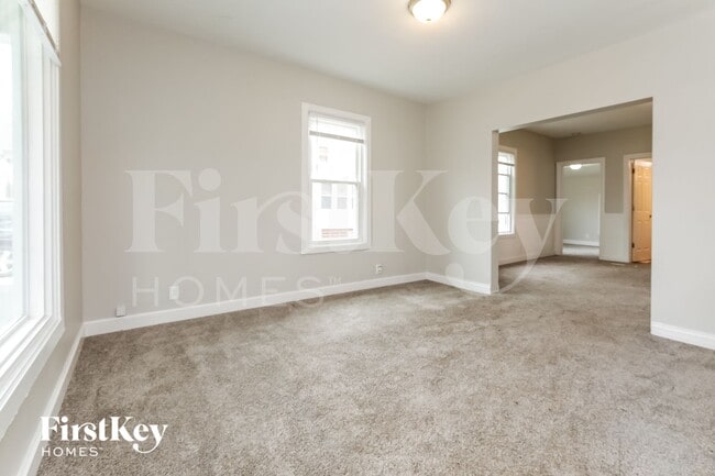 Photo - 438 Claim St