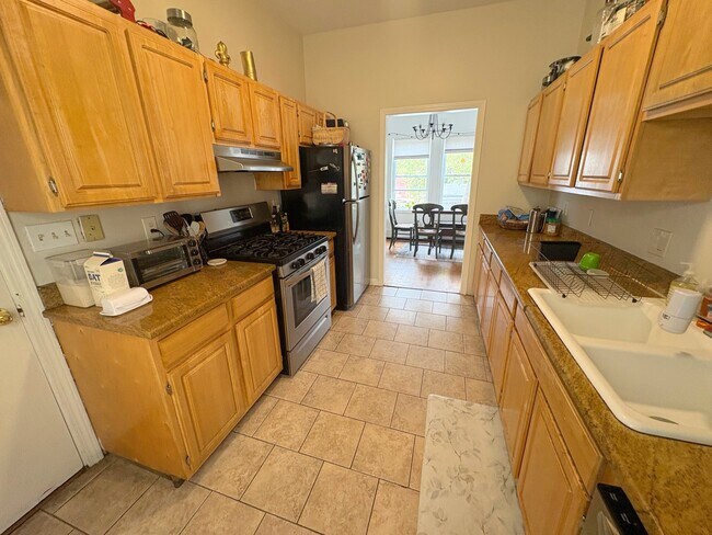 Building Photo - 71 Cross St Unit 2 Rental