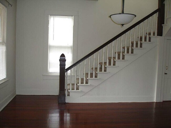 Photo - 315 W 21st St