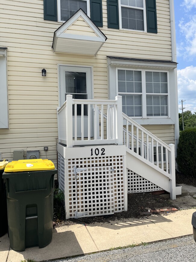 Building Photo - 102 Gateway Dr Rental
