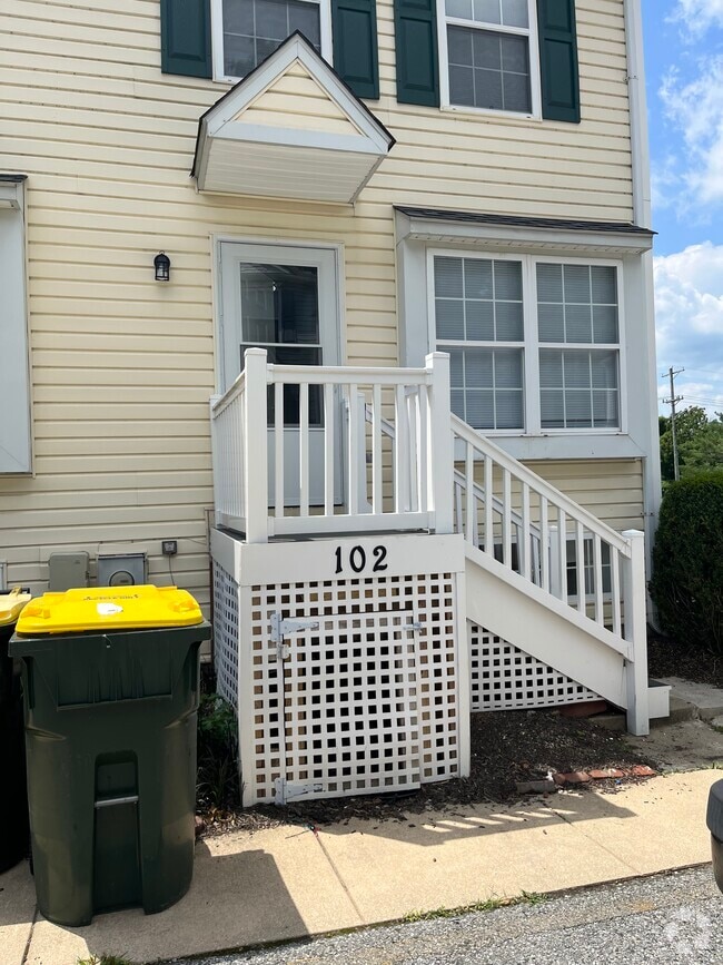 Building Photo - 102 Gateway Dr Rental