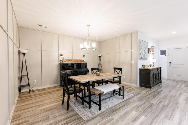 Spacious 4 Bed, 2 Bath Home in Abbey Glen w/ Liberty High School Feeder Pattern!