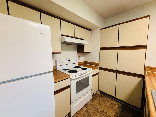 Photo - 833 Claytor Square