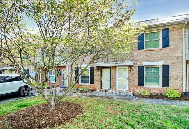 Building Photo - 3726 Park Rd Unit Apt. D