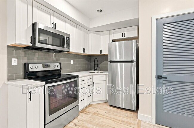 944 W Lycoming St Unit B (2nd Fl)