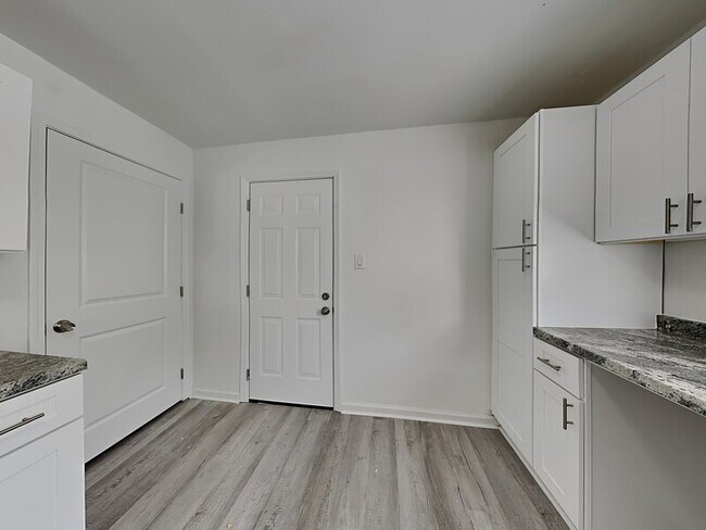 Photo - 475 English Ave NW