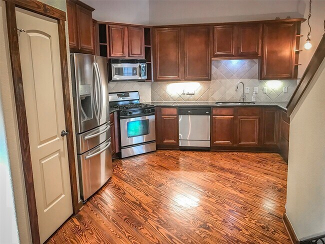 Photo - 1432 W 21st St