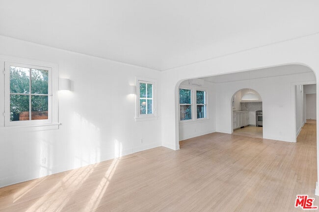 Photo - 854 Hyperion Ave