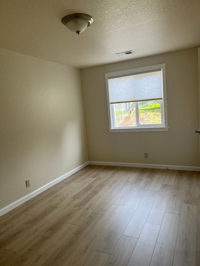 Photo - Mckinleyville 2 Bedroom Duplex Unidad #A