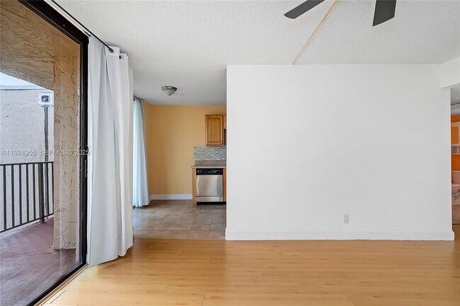 Photo - 3550 Blue Lake Dr Unidad 502