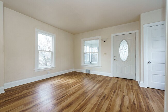 Photo - Two Bed One Bath Home in Battle Creek!